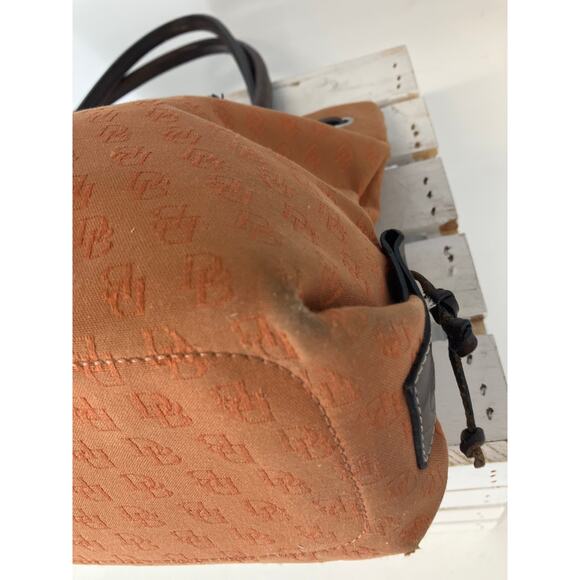 DOONEY & BOURKE VINTAGE LARGE CANVAS SIGNATURE SHOULDER BAG - Picture 10 of 16